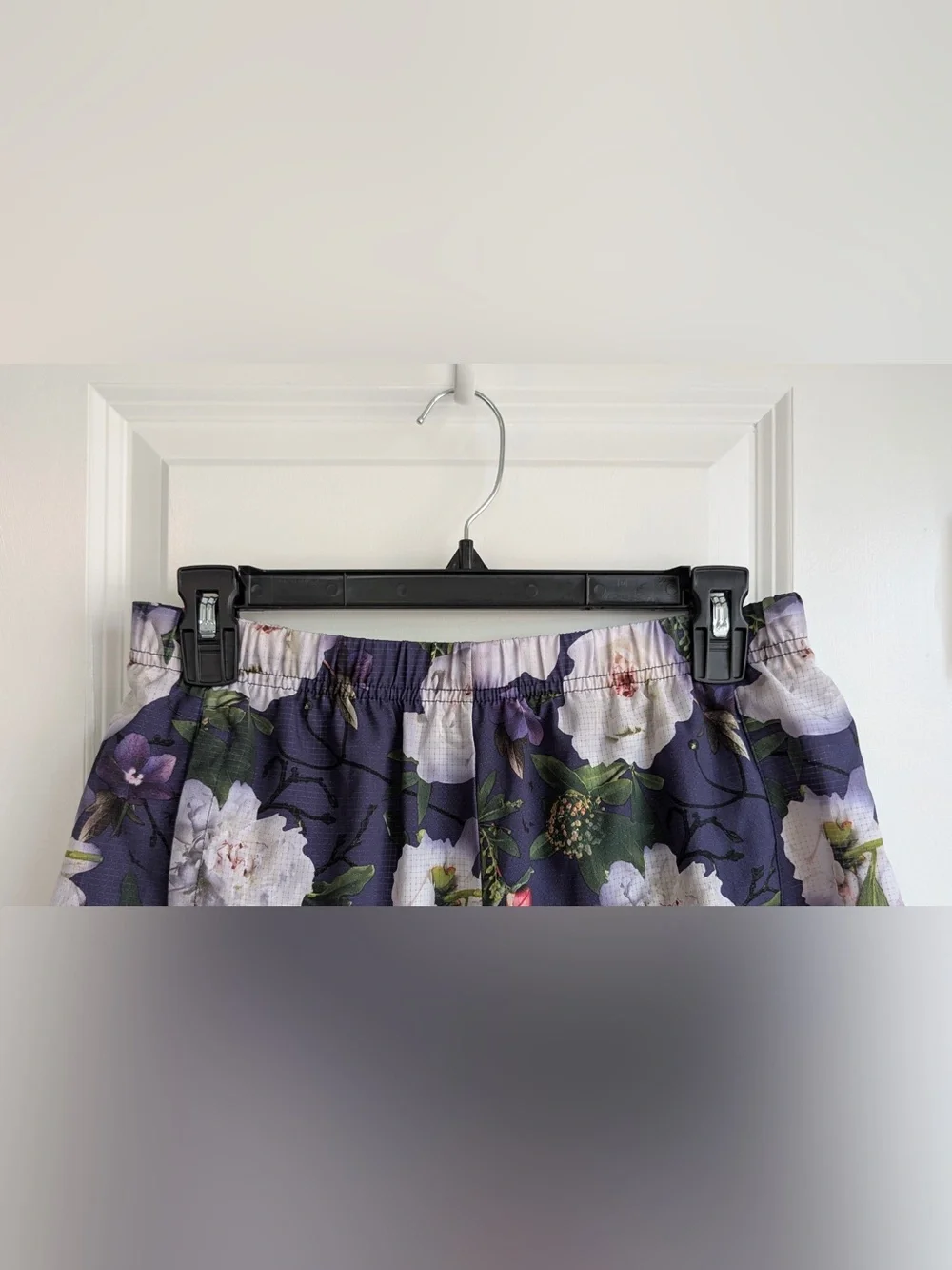 Oiselle Women’s Roga Athletic Shorts Size 6 in Navy Floral